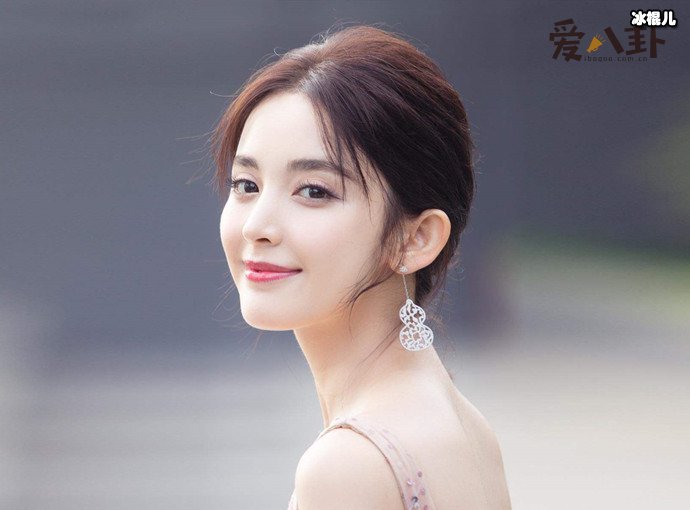【ACR扑克】古力娜扎年龄造假是怎么回事, 年龄改小了几岁真实年龄是多少