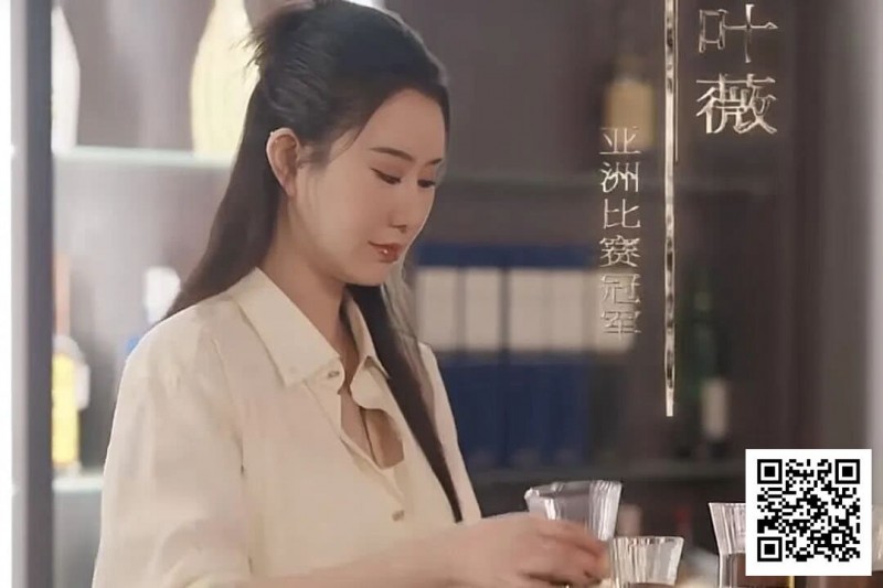 【ACR扑克】告别赌神式浮夸，张晨旭携手《女王归来》展现扑克的真实与优雅，抖音红果同步上线