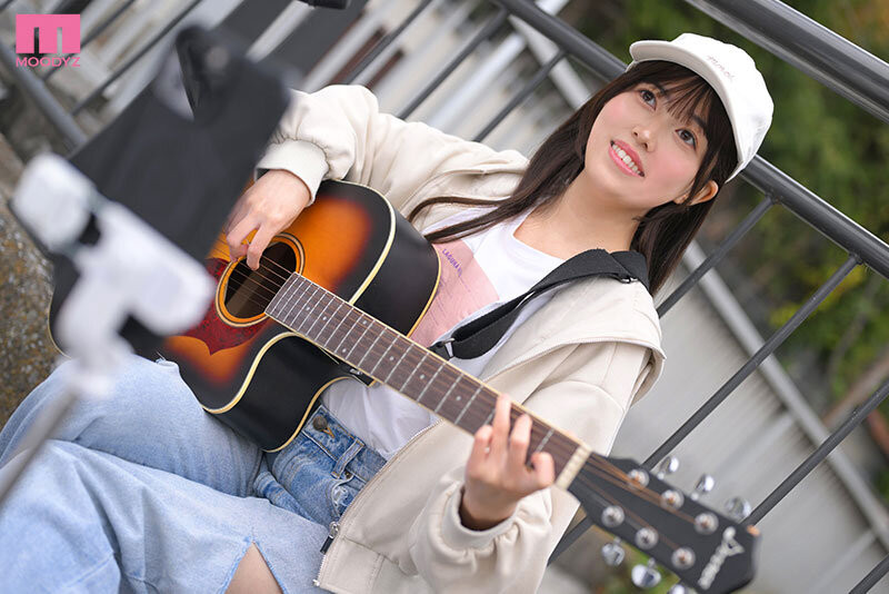 【ACR扑克】(MIFD-724)实在太穷了！街头歌手「白宫萌」牙一咬就拍A片惹！