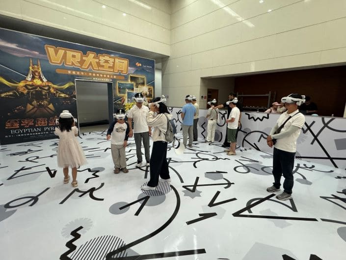 【ACR扑克】混合现实（MR）+全息投影：沉浸式百家乐将如何改变未来互动娱乐体验？