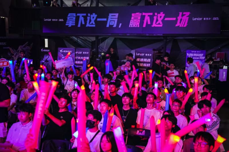 【ACR扑克】电竞比赛中的临场调整信号解析:从战术变化到心理博弈