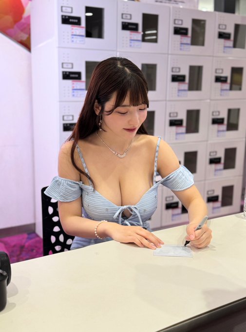 【ACR扑克】彩月七绪(OFES-033) 姐姐实在太骚了！H罩杯雪嫩爆乳美少女「彩月七绪」本月新作被弟弟朋友中出！