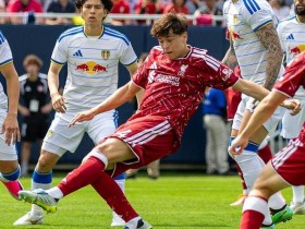 【ACR扑克】热身赛利物浦2-0领先遭大逆转,利兹联连灌四球送伊劳拉首败